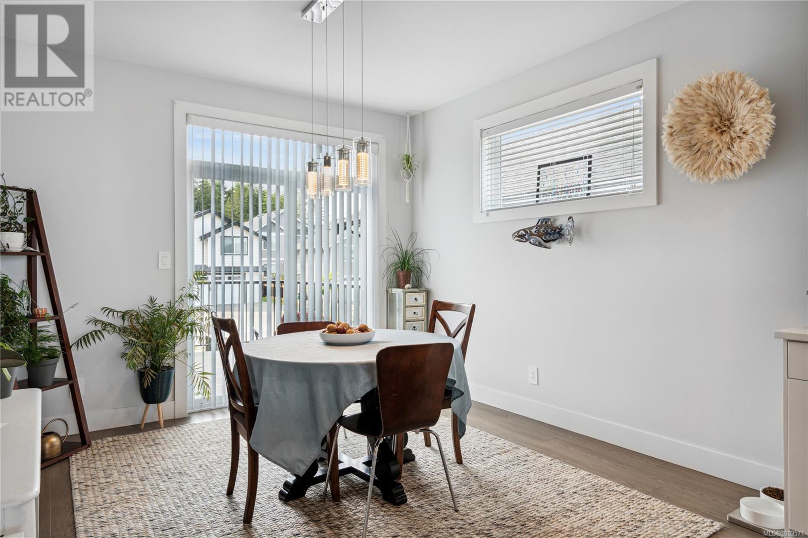 Property at 925 Howard Ave image 5