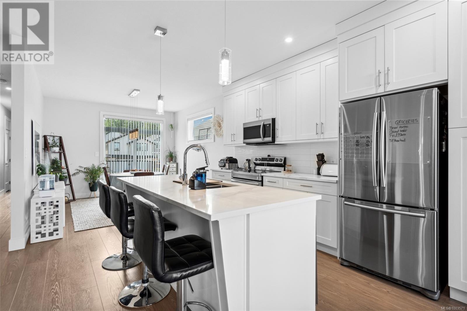 Property at 925 Howard Ave image 1