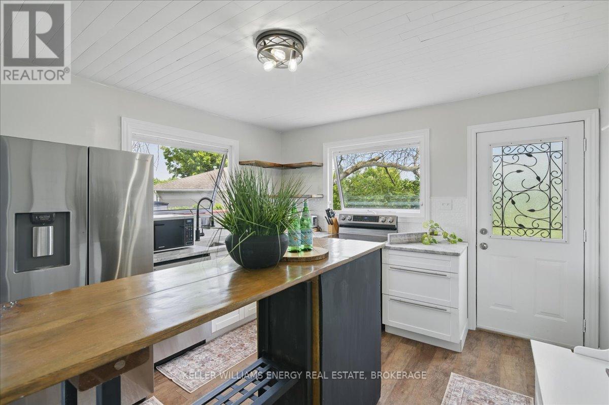 Property at 33 LILA COURT image 4
