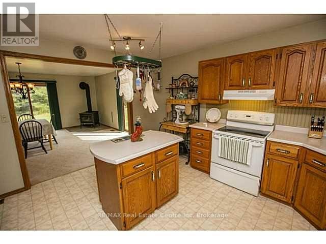 28 Pinegrove Crescent, Adjala-Tosorontio, Ontario  L0M 1M0 - Photo 16 - N12220492