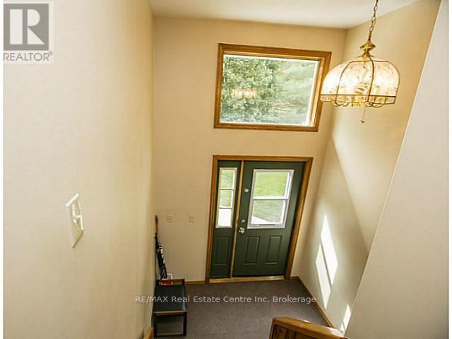 28 Pinegrove Crescent, Adjala-Tosorontio, Ontario  L0M 1M0 - Photo 12 - N12220492