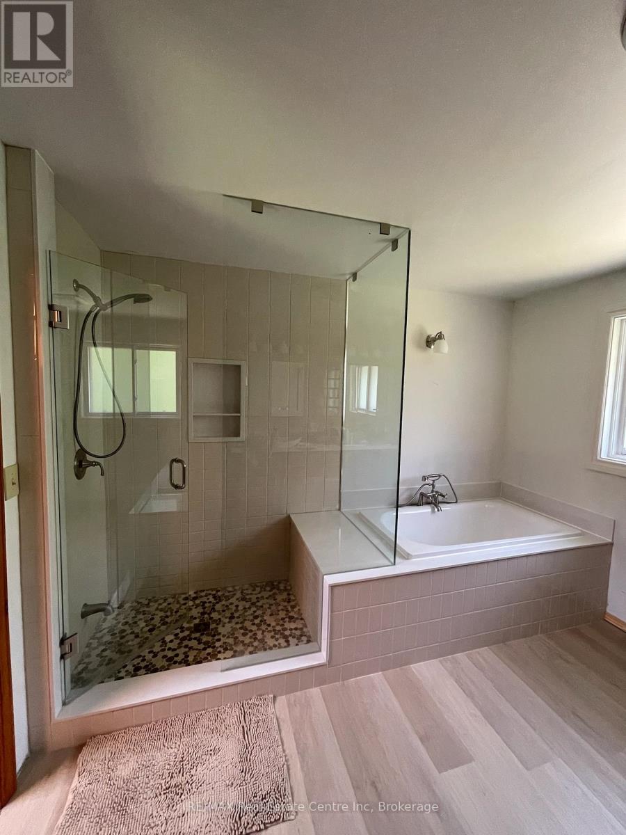 28 Pinegrove Crescent, Adjala-Tosorontio, Ontario  L0M 1M0 - Photo 6 - N12220492