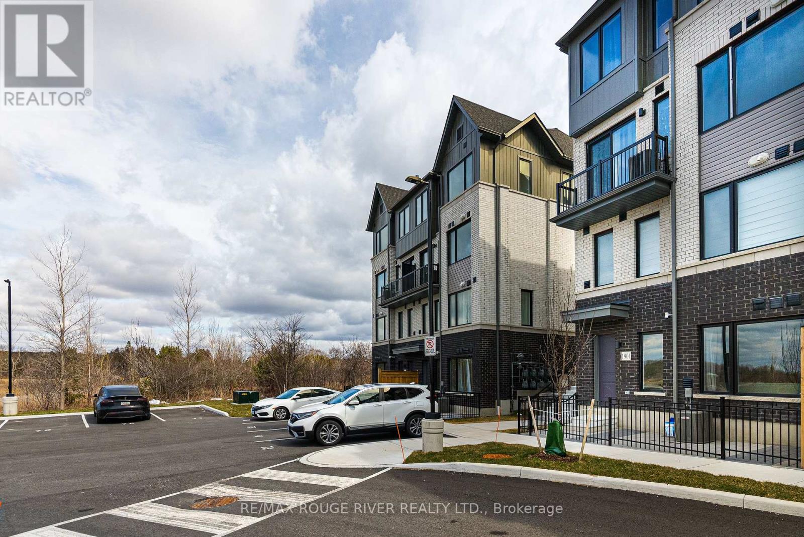 Property at 1901 - 160 DENSMORE ROAD image 3