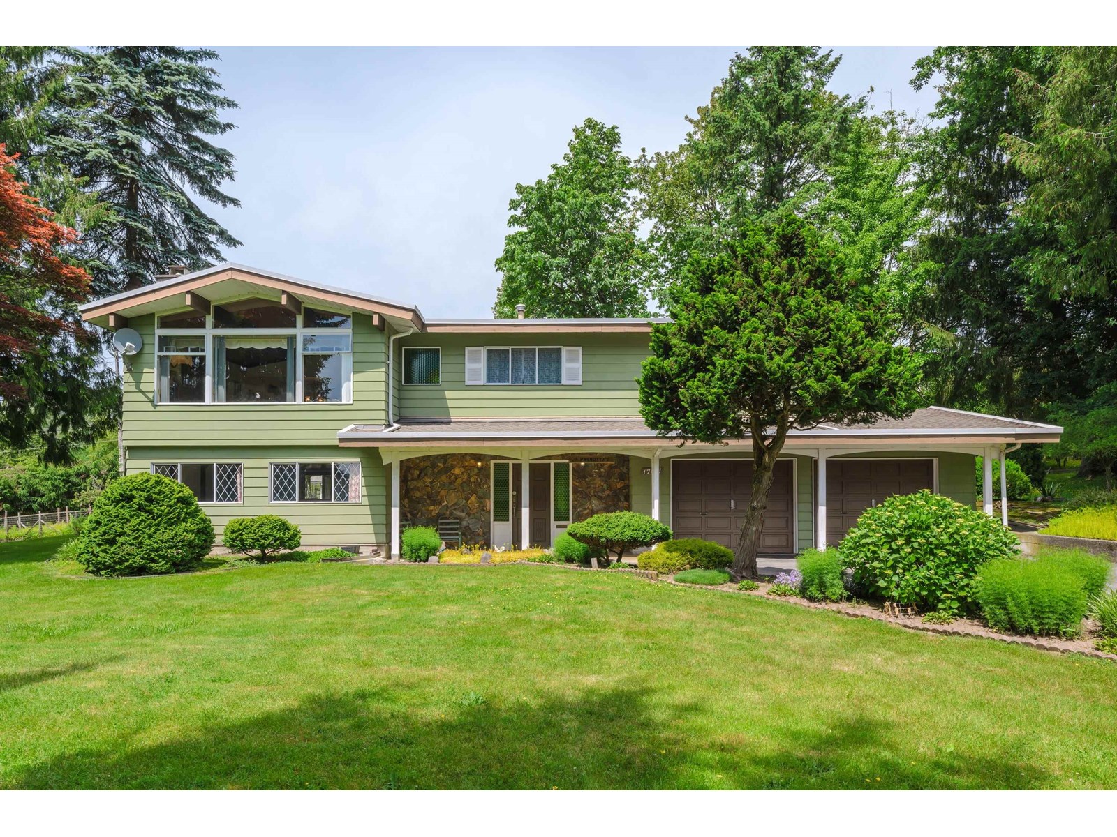 Property at 17011 94A AVENUE image 2