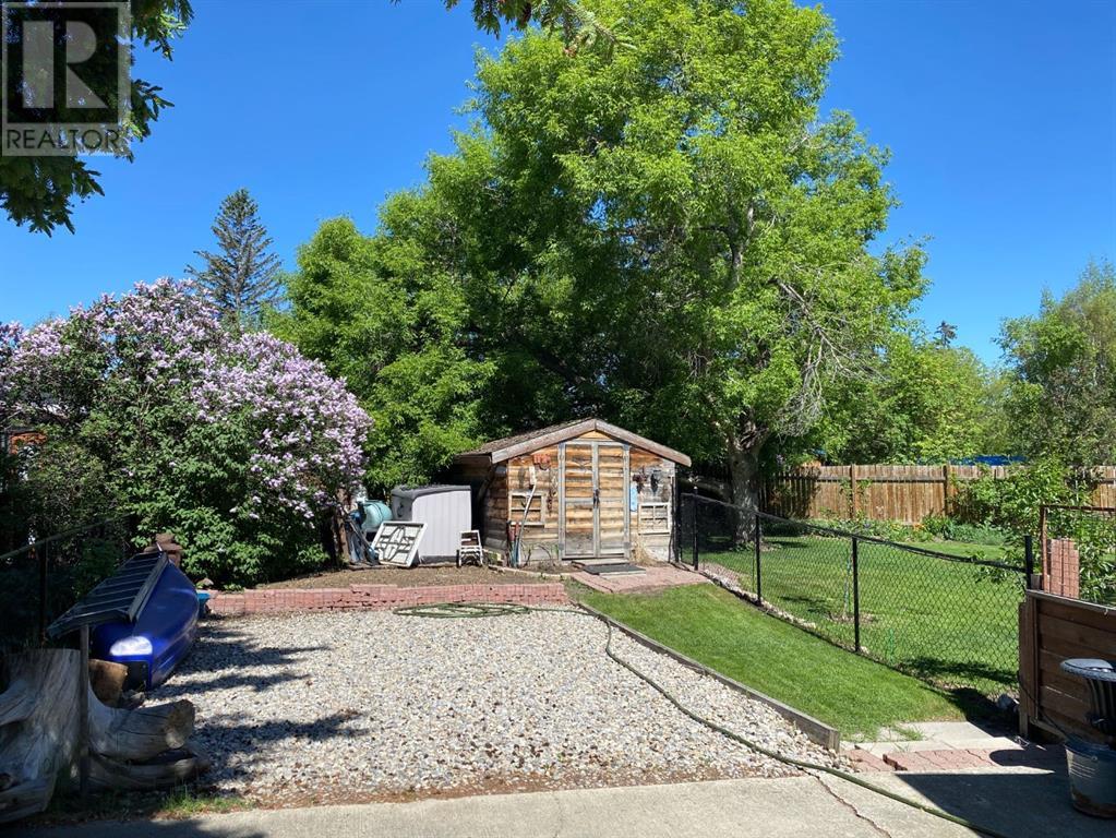 Property at 111 Lynnbrook Bay SE image 3