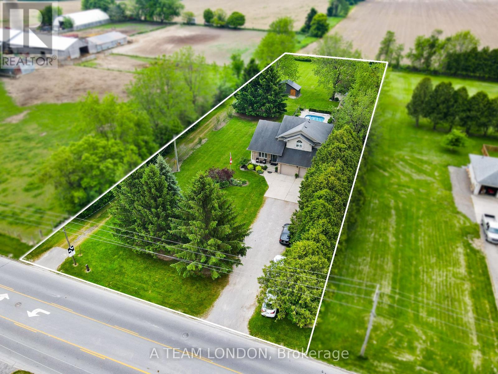 400 Second Street, Strathroy-Caradoc (Ne), Ontario  N7G 3H8 - Photo 4 - X12223795