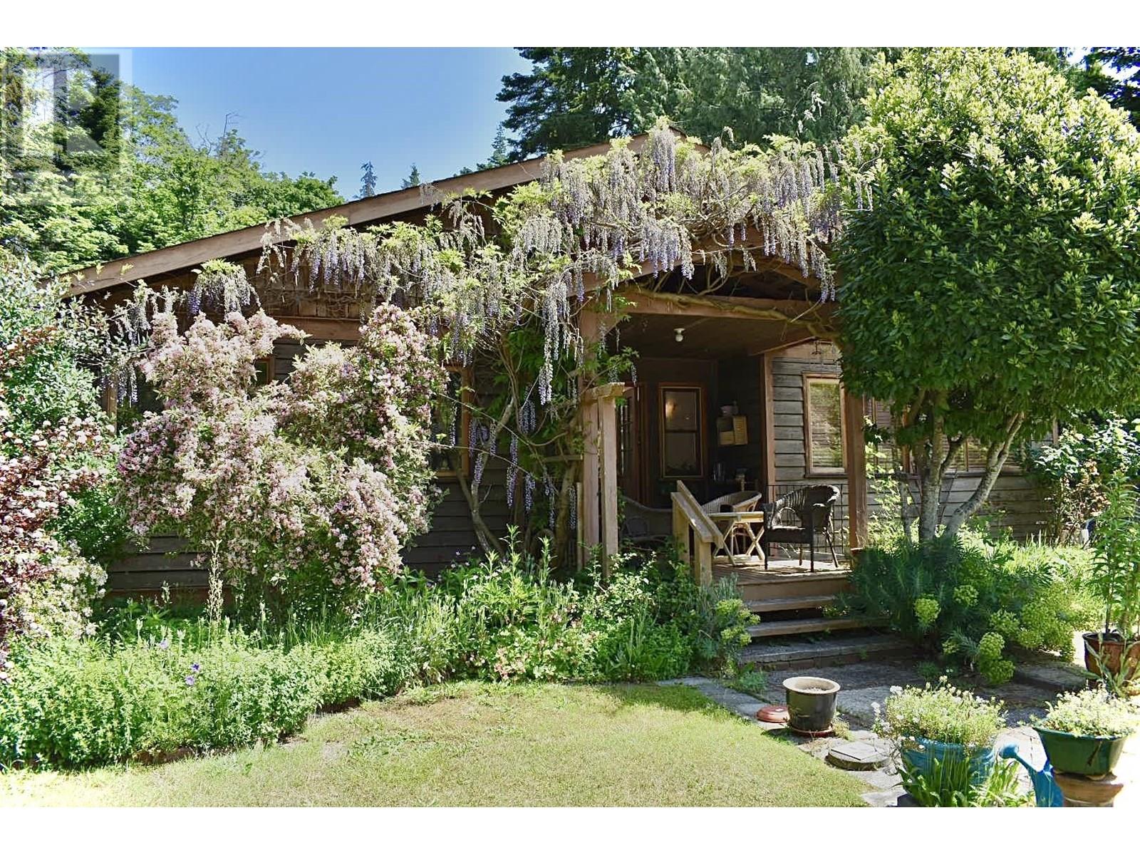 8084 REDROOFFS ROAD, halfmoon bay, British Columbia V7Z1C7