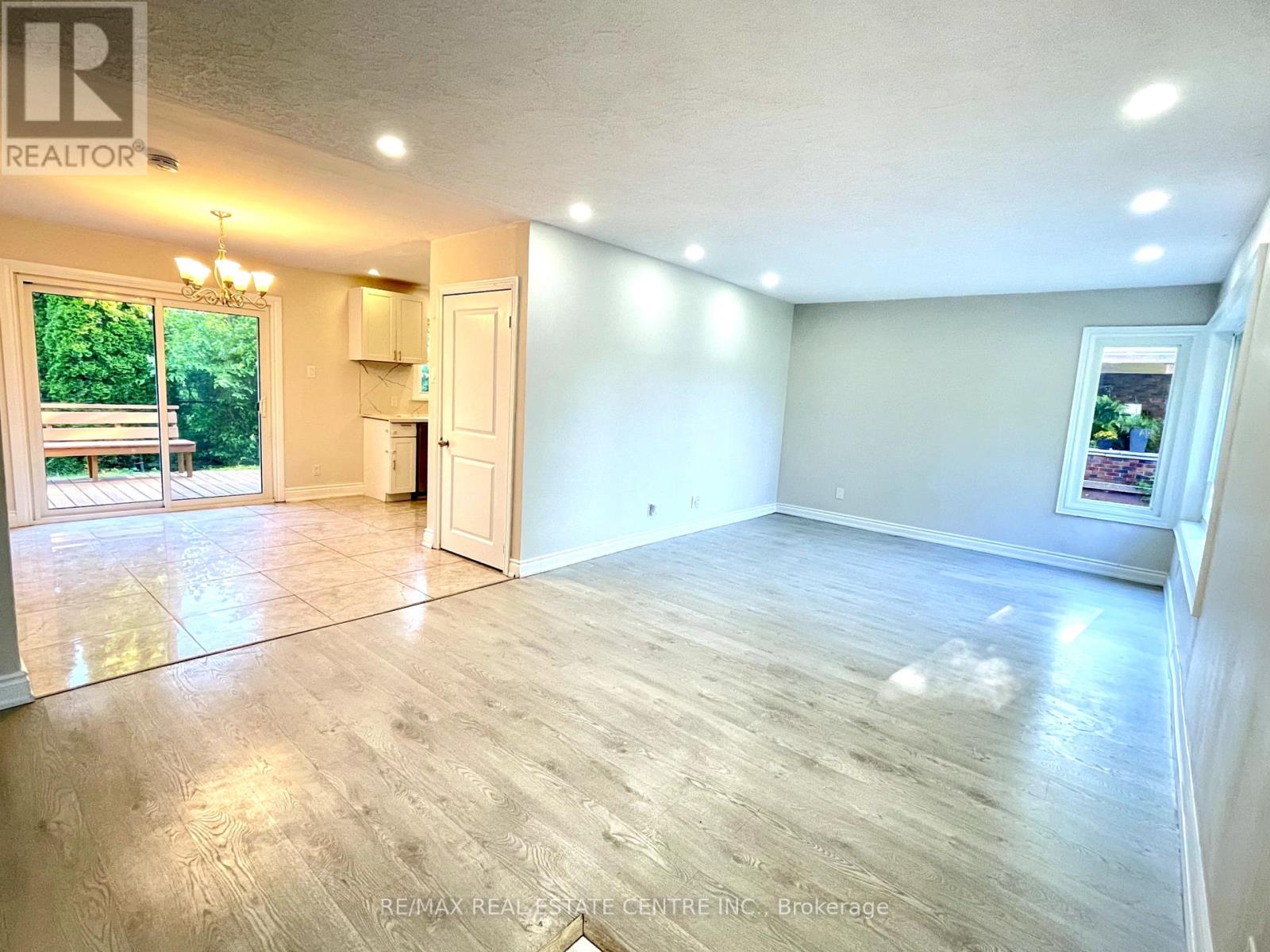 Property at 5866 VALLEY WAY image 4