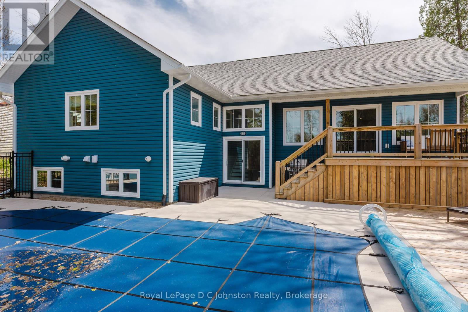 12 Hemlock Street, Saugeen Shores, Ontario N0H 2L0 - Photo 13 - X12117144