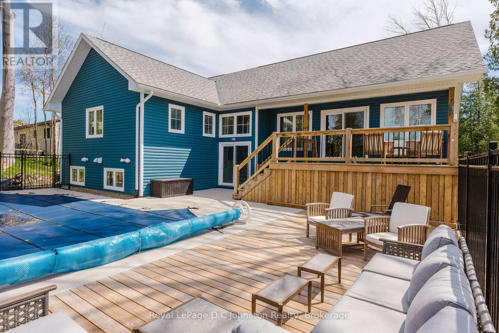 12 Hemlock Street, Saugeen Shores, Ontario N0H 2L0 - Photo 14 - X12117144