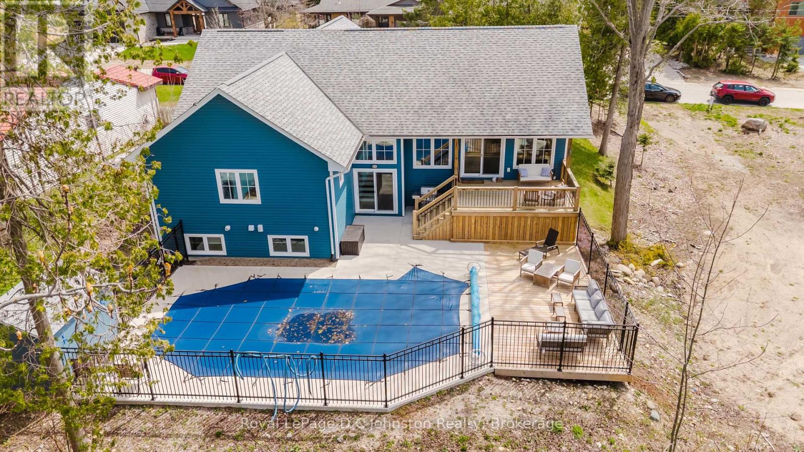 12 Hemlock Street, Saugeen Shores, Ontario N0H 2L0 - Photo 15 - X12117144