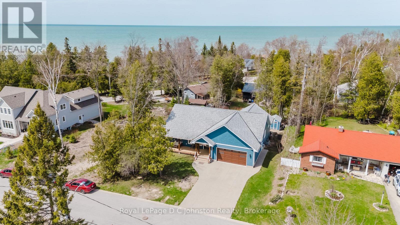 12 Hemlock Street, Saugeen Shores, Ontario N0H 2L0 - Photo 16 - X12117144