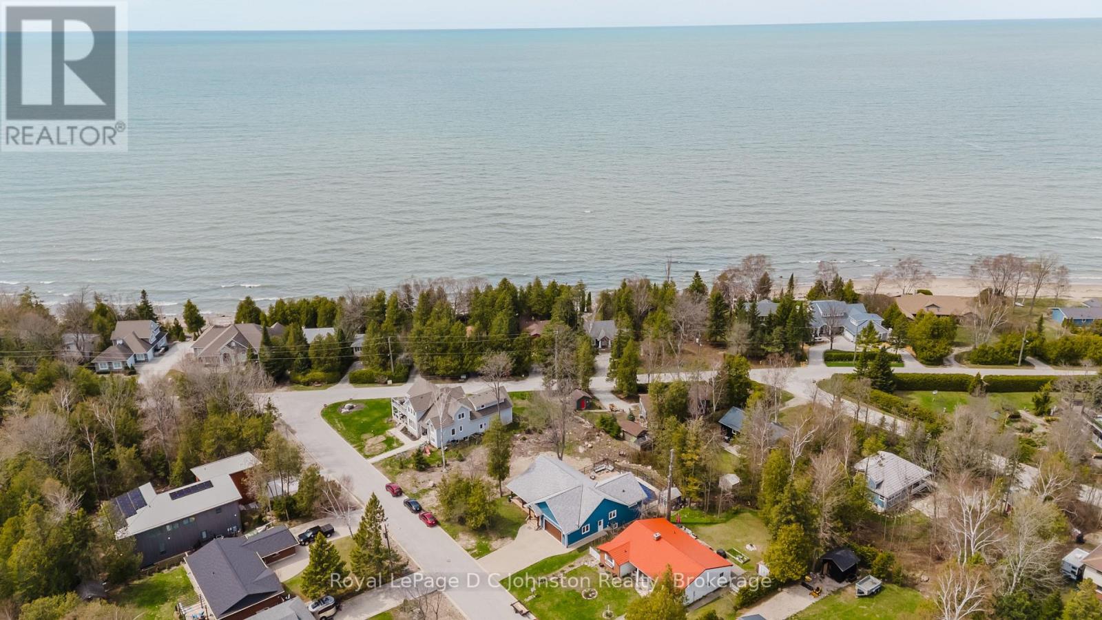 12 Hemlock Street, Saugeen Shores, Ontario N0H 2L0 - Photo 18 - X12117144