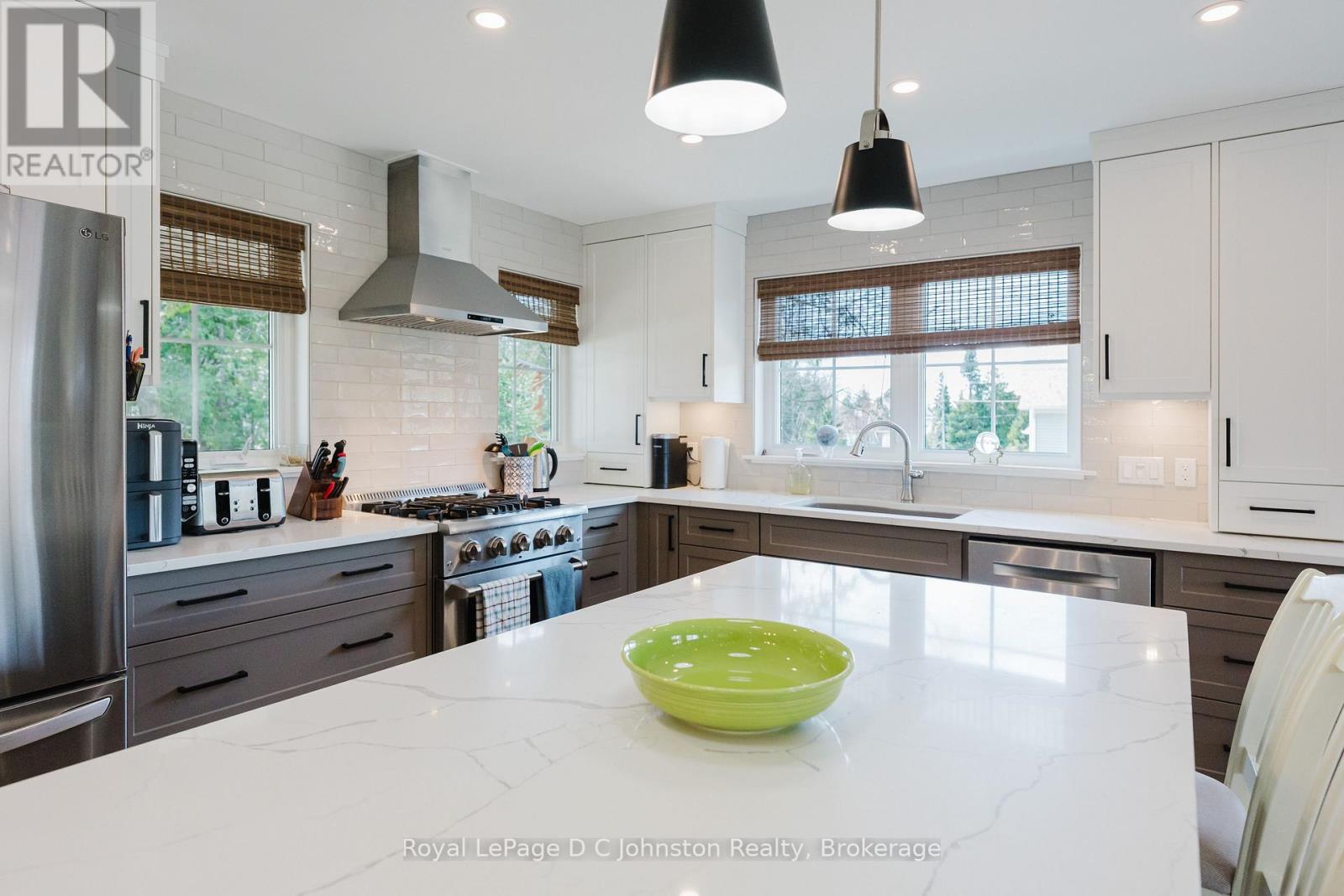 12 Hemlock Street, Saugeen Shores, Ontario N0H 2L0 - Photo 25 - X12117144