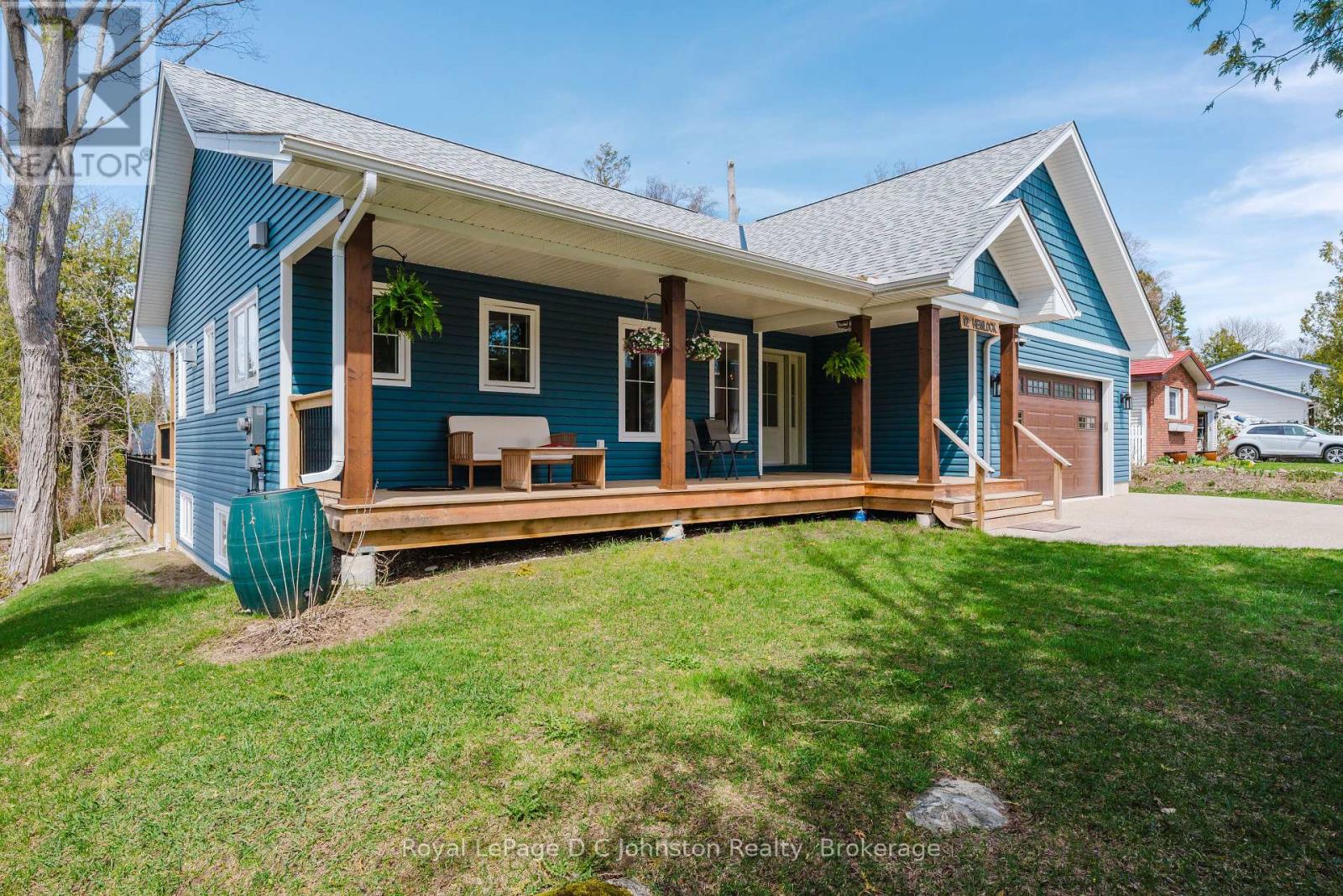 12 Hemlock Street, Saugeen Shores, Ontario N0H 2L0 - Photo 3 - X12117144