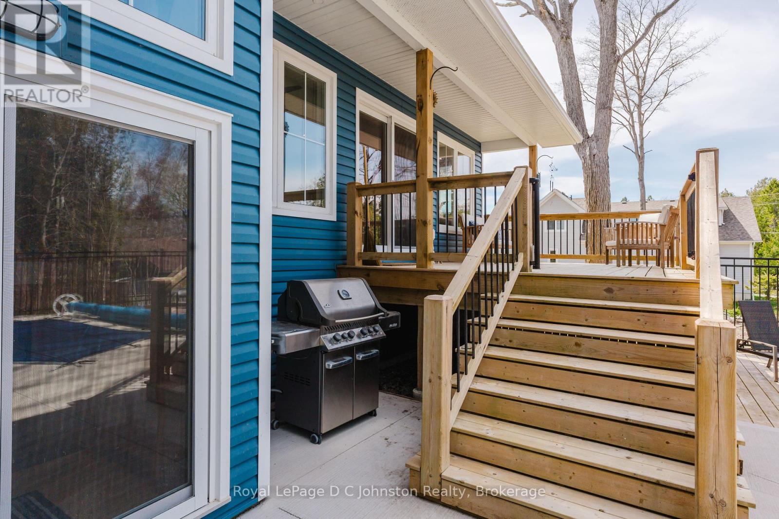 12 Hemlock Street, Saugeen Shores, Ontario N0H 2L0 - Photo 7 - X12117144