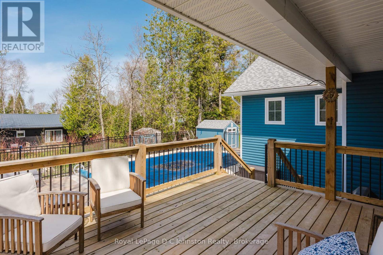 12 Hemlock Street, Saugeen Shores, Ontario N0H 2L0 - Photo 6 - X12117144