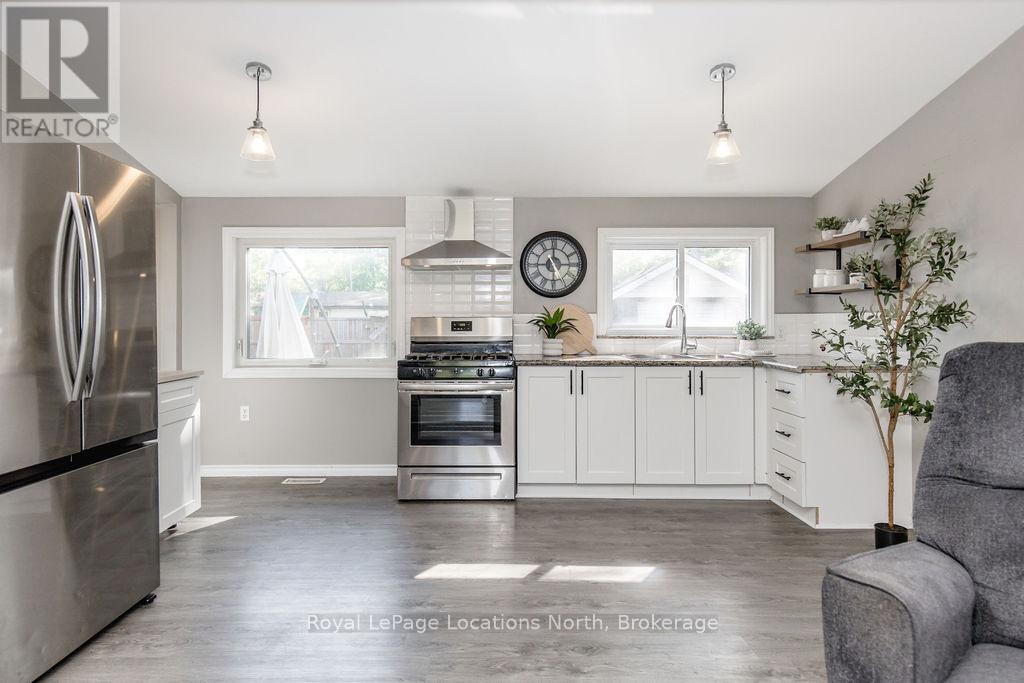 497 Oxbow Park Drive, Wasaga Beach, Ontario  L9Z 2T9 - Photo 11 - S12223859