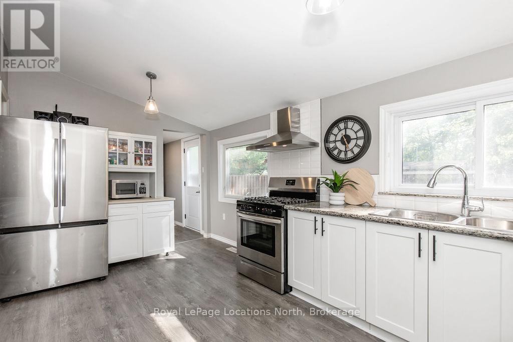 497 Oxbow Park Drive, Wasaga Beach, Ontario  L9Z 2T9 - Photo 13 - S12223859