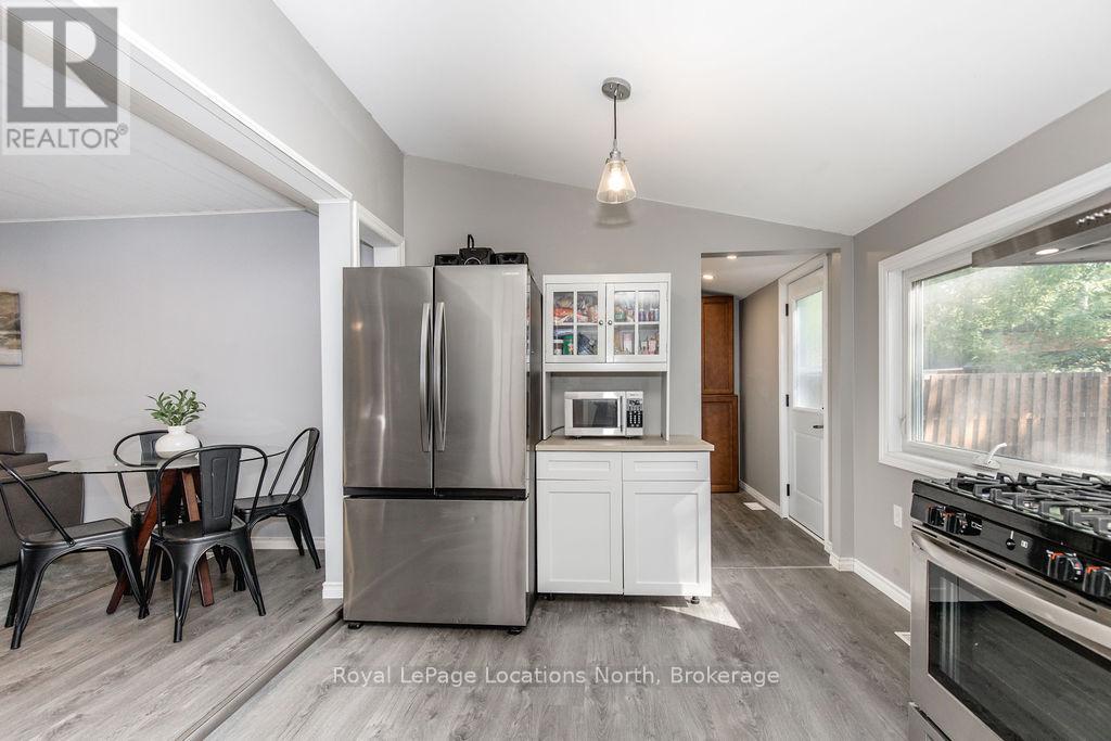 497 Oxbow Park Drive, Wasaga Beach, Ontario  L9Z 2T9 - Photo 14 - S12223859