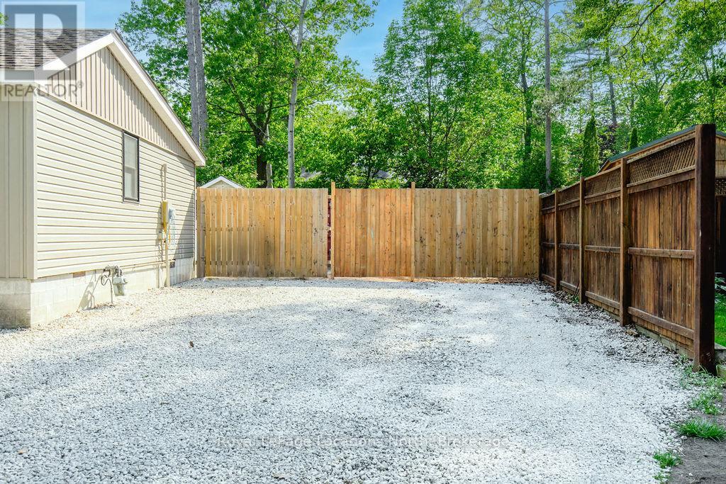 Property at 497 OXBOW PARK DRIVE image 3