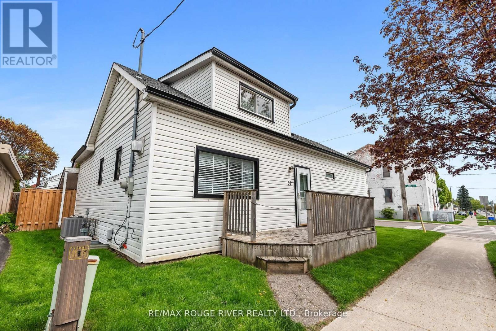 Property at 61 LIBERTY STREET S image 3