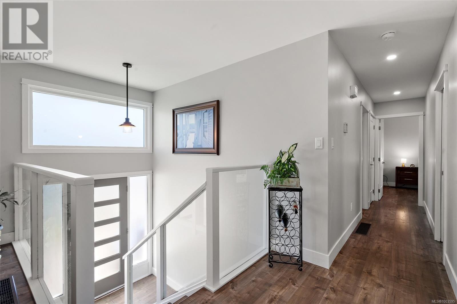 Property at 2128 Skylark Lane image 3