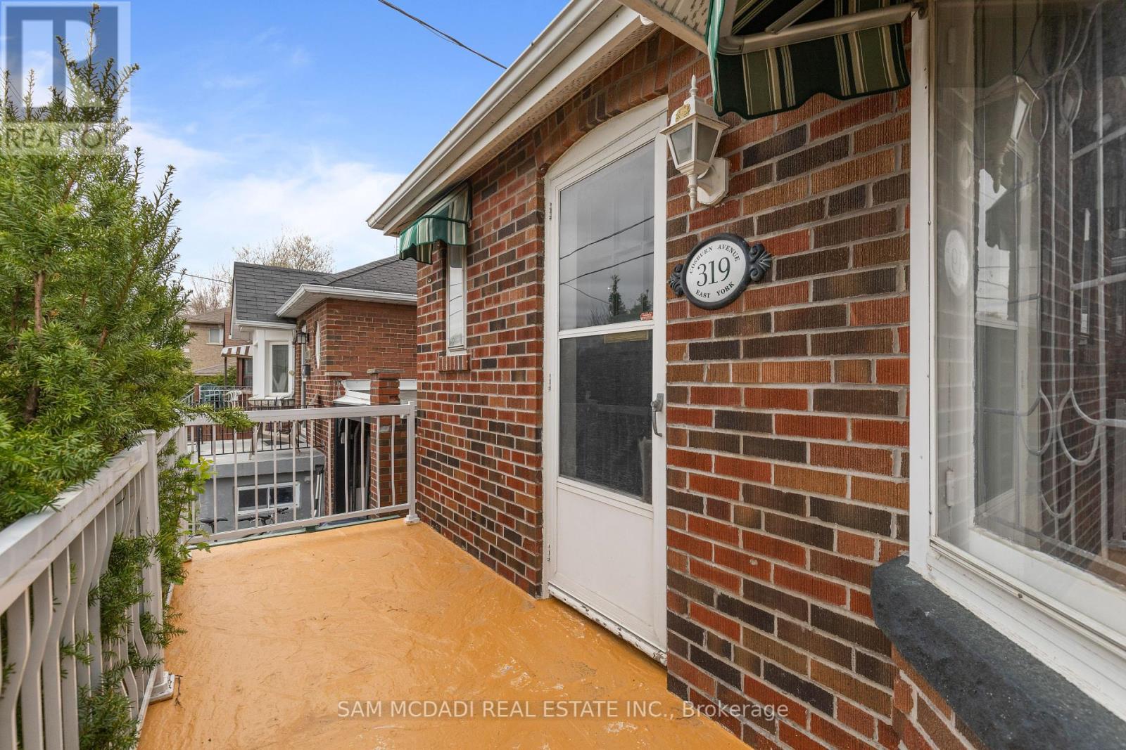 319 Cosburn Avenue, Toronto, Ontario  M4J 2N1 - Photo 8 - E12129831
