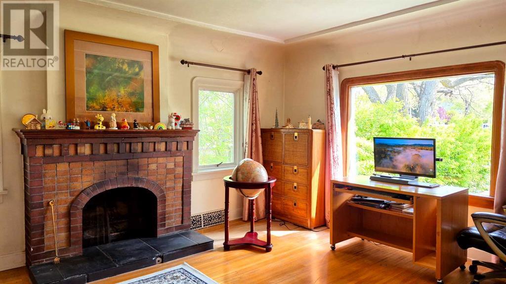 Property at 426 Superior Avenue SW image 5