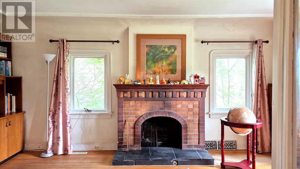 Property at 426 Superior Avenue SW image 4
