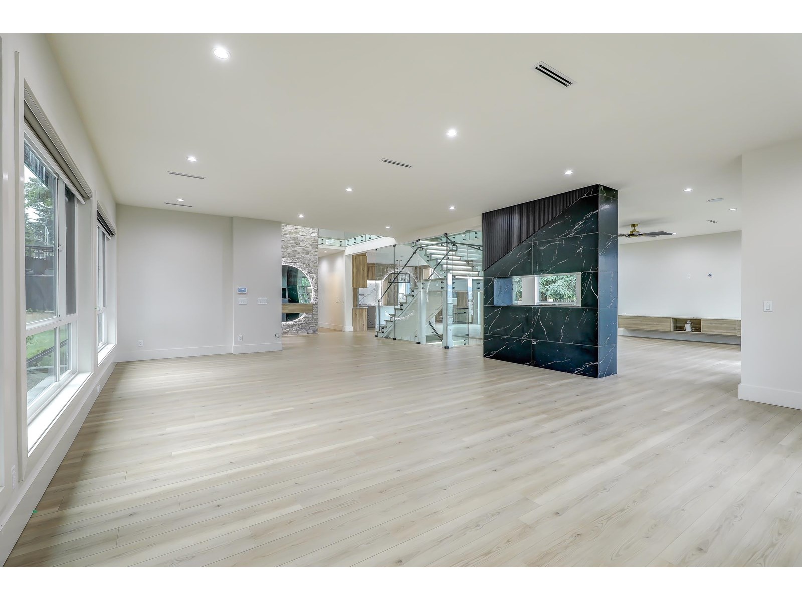 Property at 11525 140 STREET image 5