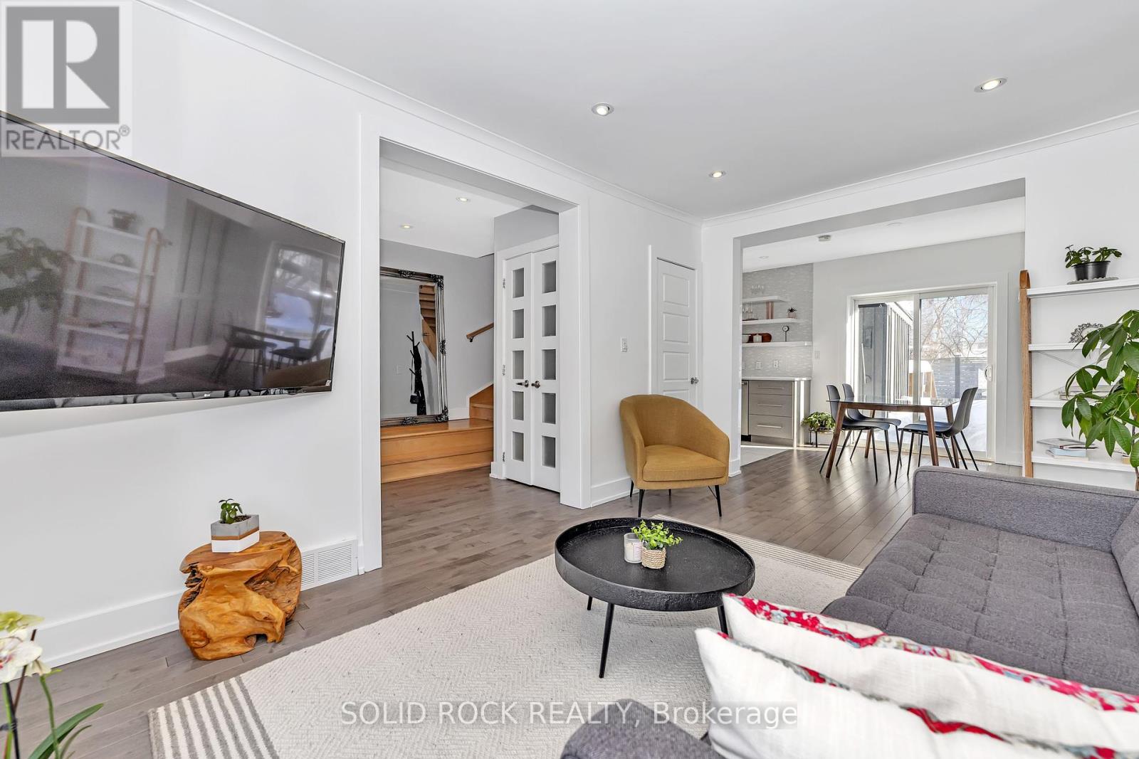 292 Currell Avenue, Ottawa, Ontario  K1Z 7J6 - Photo 6 - X12223990