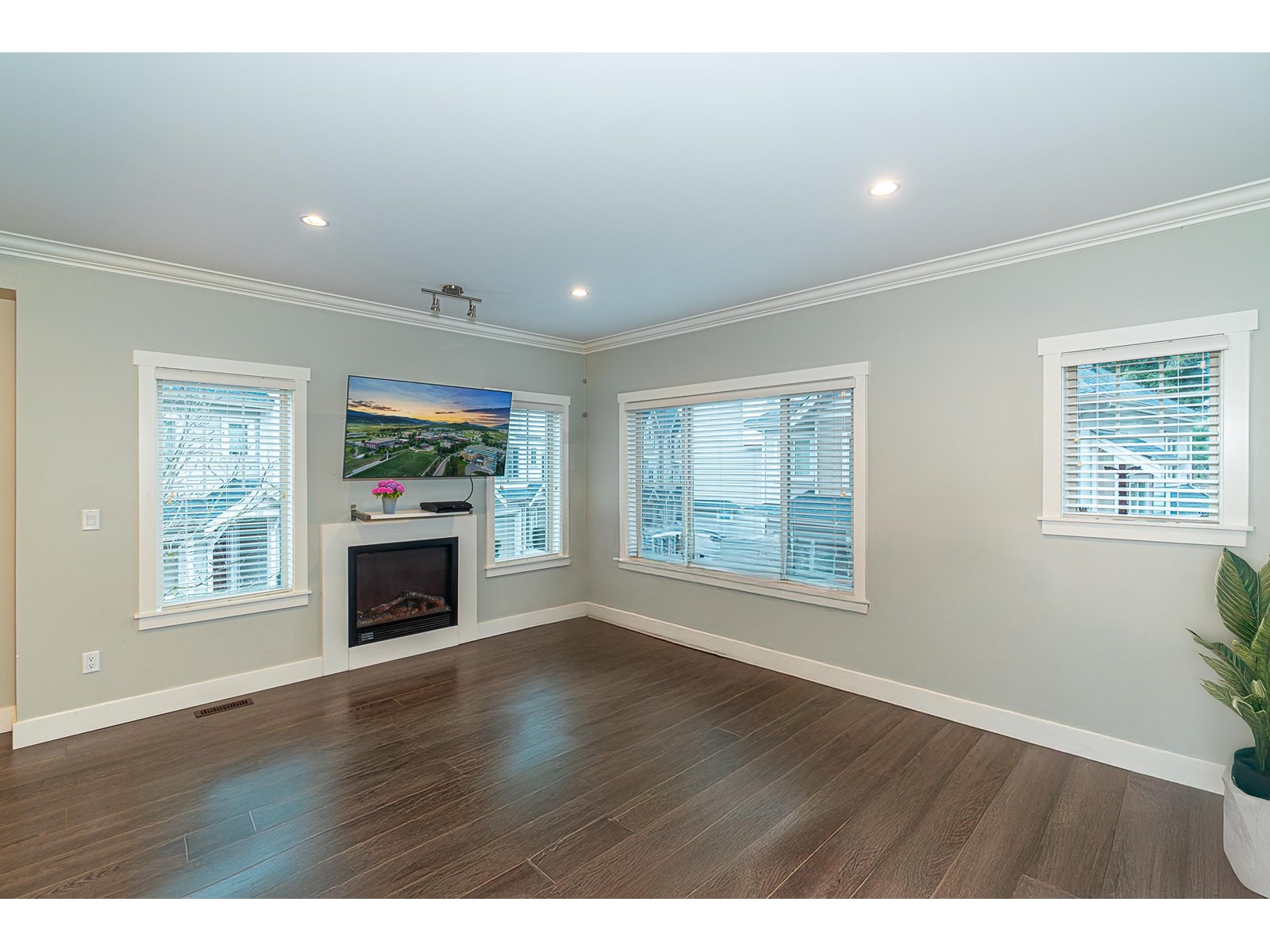Property at 1 19097 64 AVENUE image 4