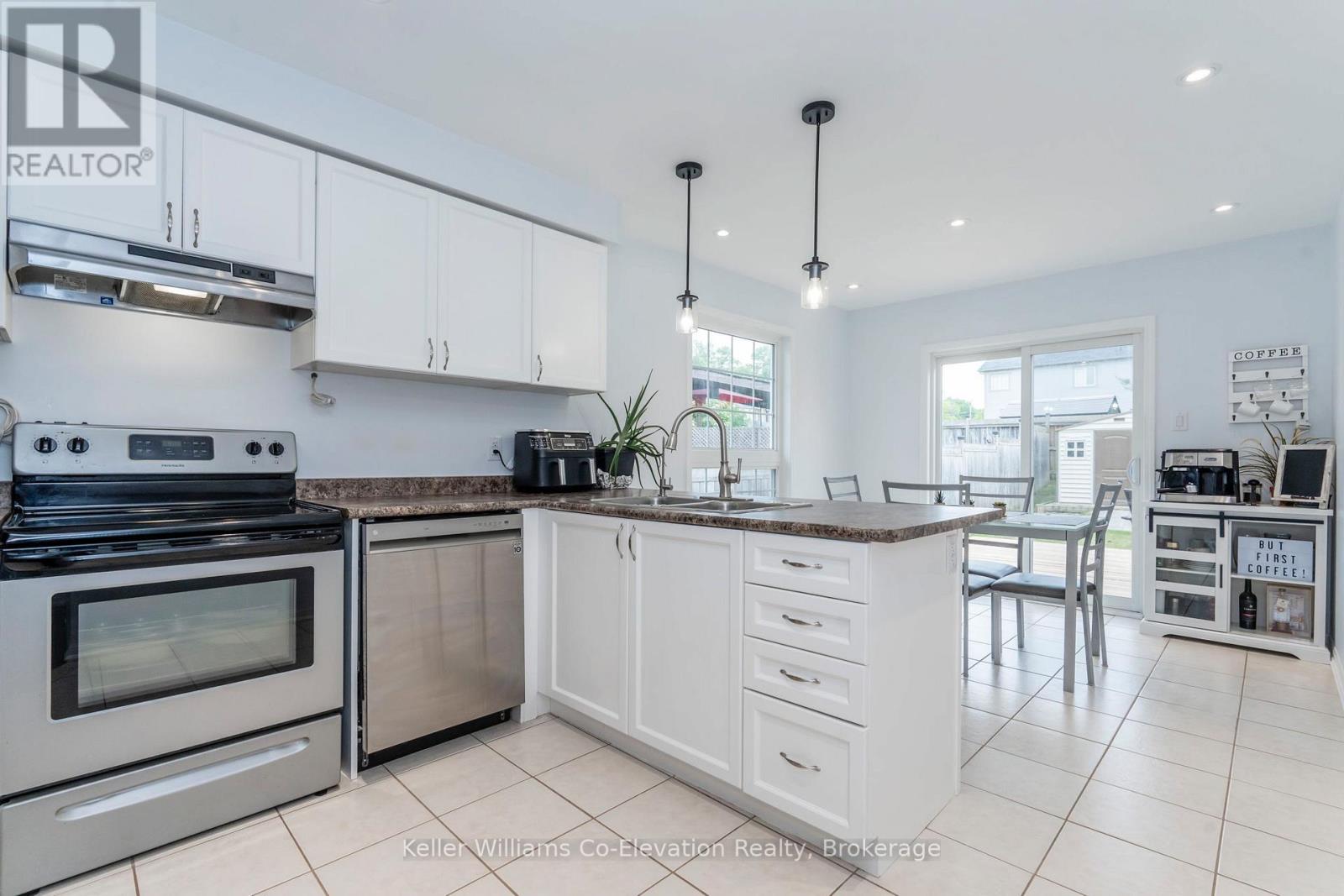 92 Wesley Avenue, Wasaga Beach, Ontario  L9Z 0B9 - Photo 8 - S12221031