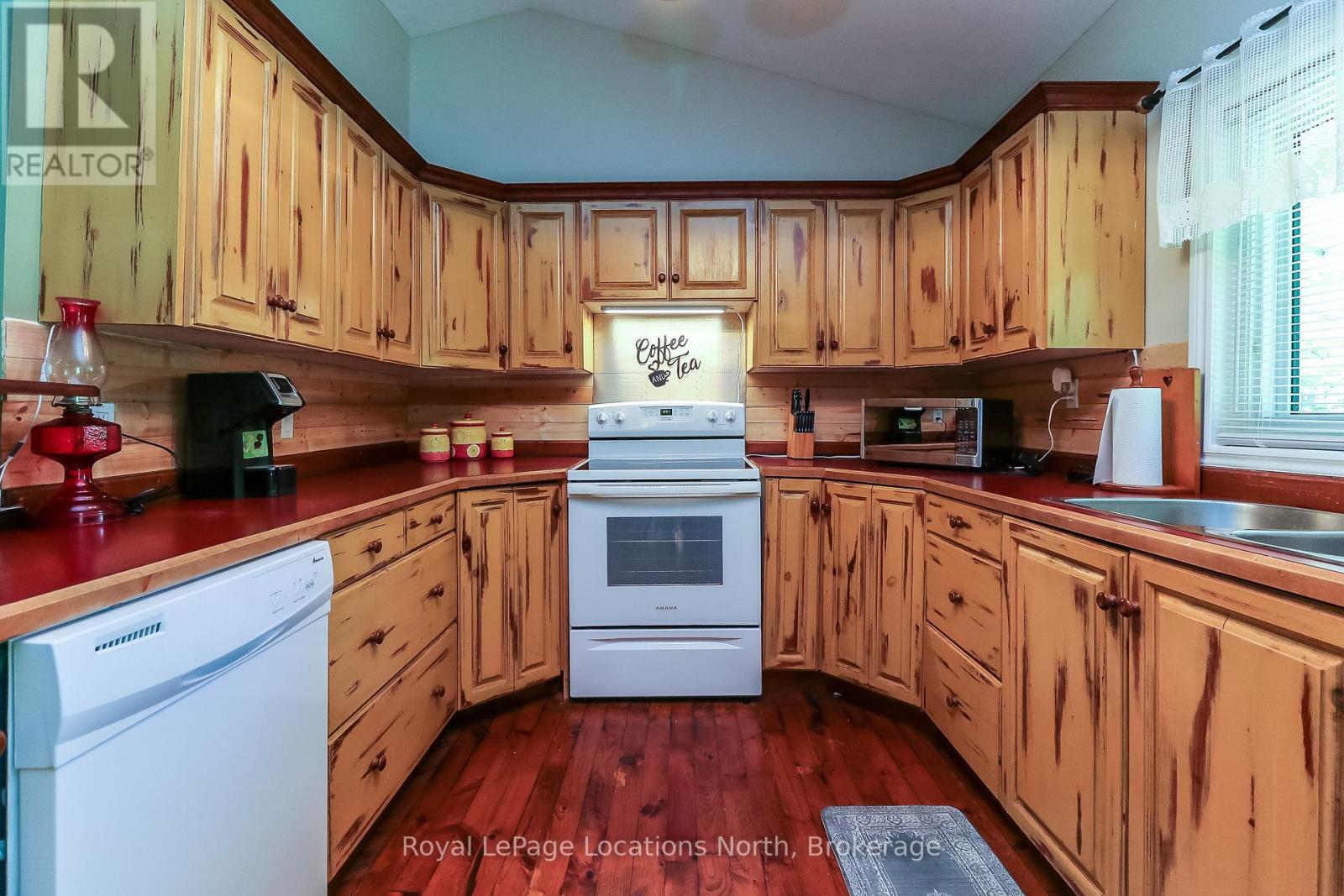 2198 Champlain Road, Tiny, Ontario  L9M 0C4 - Photo 16 - S12177997