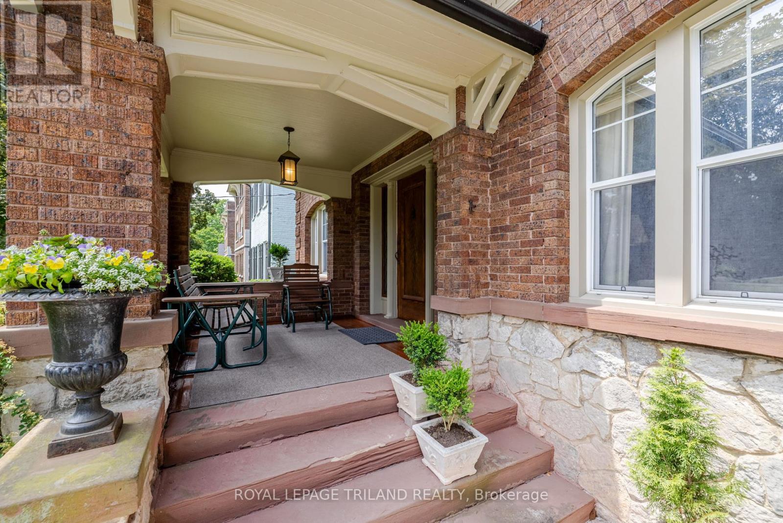 Property at 204 ST JAMES STREET image 4