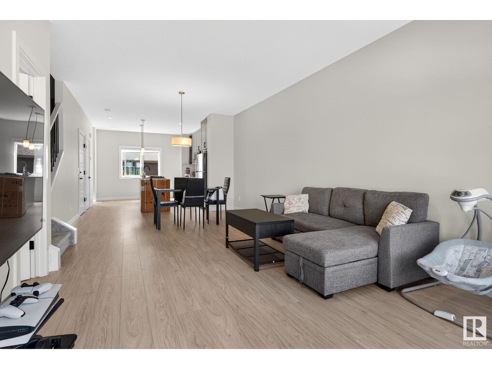 Property at 7133 178 AV NW image 3
