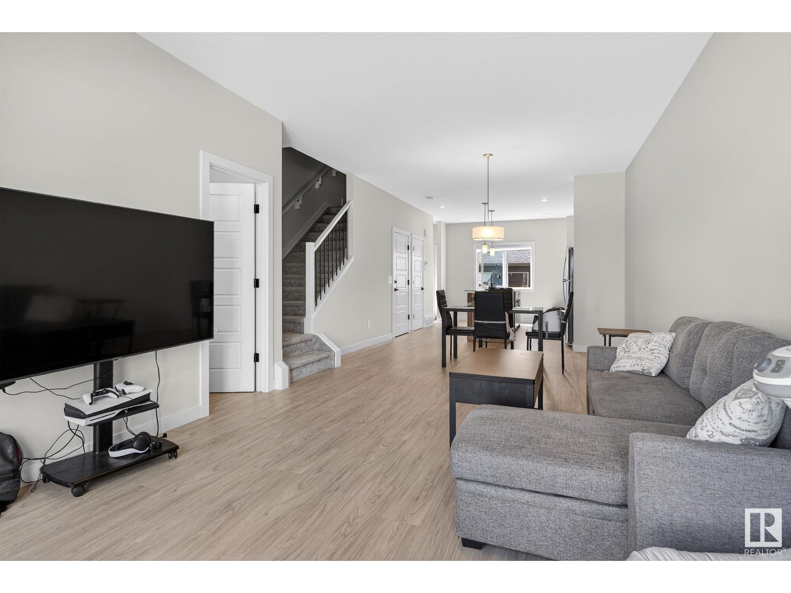 Property at 7133 178 AV NW image 5
