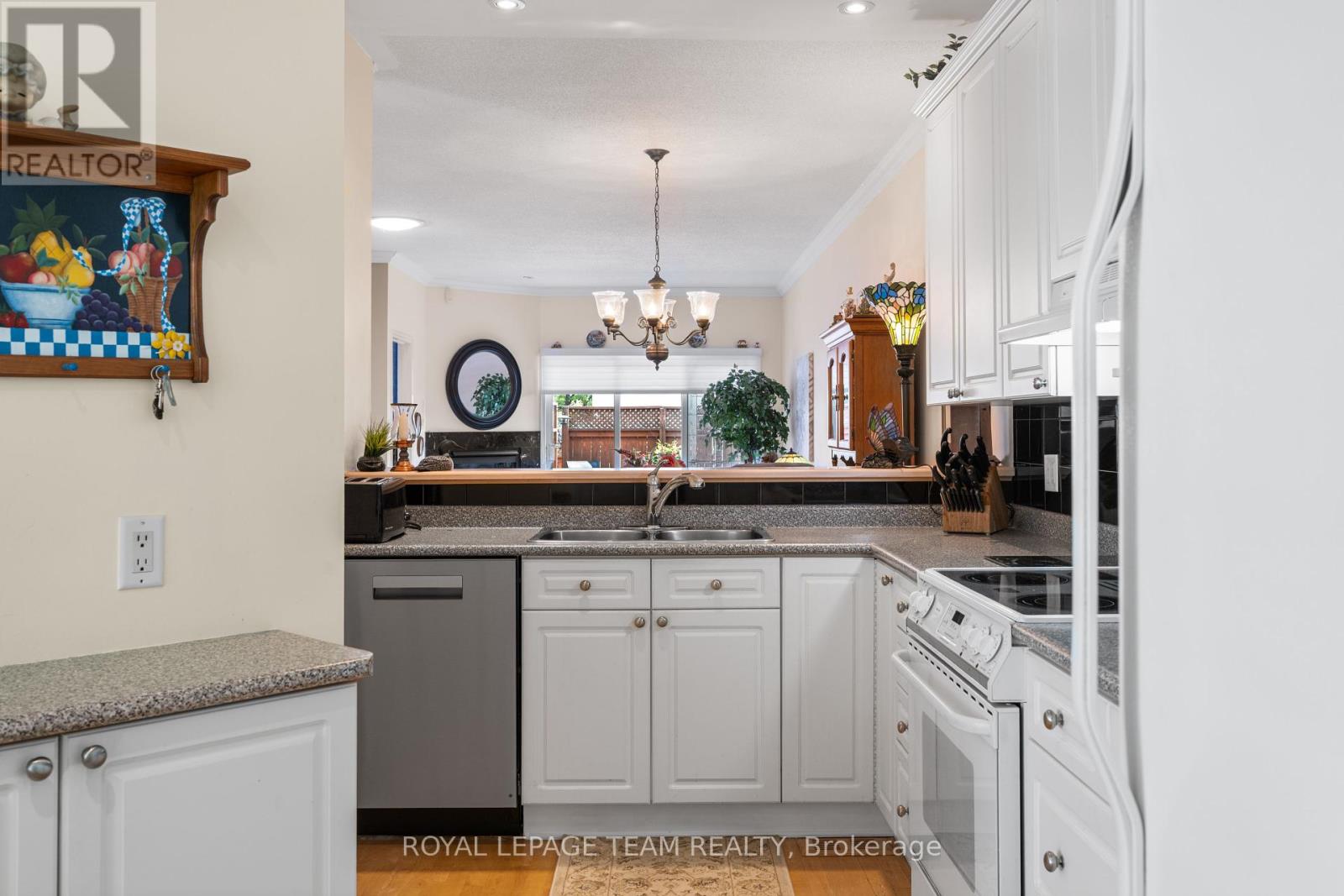 25 Trump Avenue, Ottawa, Ontario  K2C 4A7 - Photo 10 - X12224132