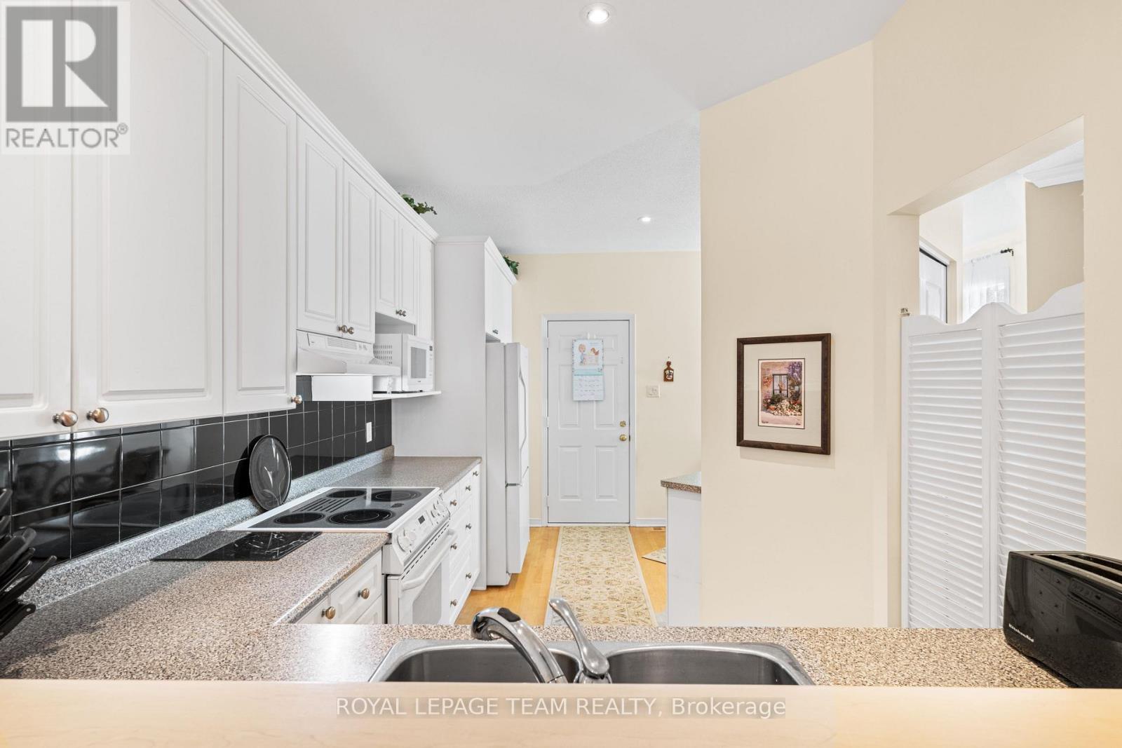 25 Trump Avenue, Ottawa, Ontario  K2C 4A7 - Photo 14 - X12224132