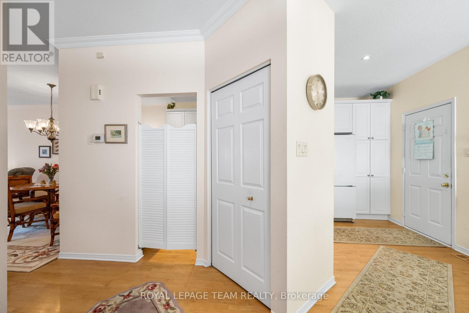 25 Trump Avenue, Ottawa, Ontario  K2C 4A7 - Photo 6 - X12224132