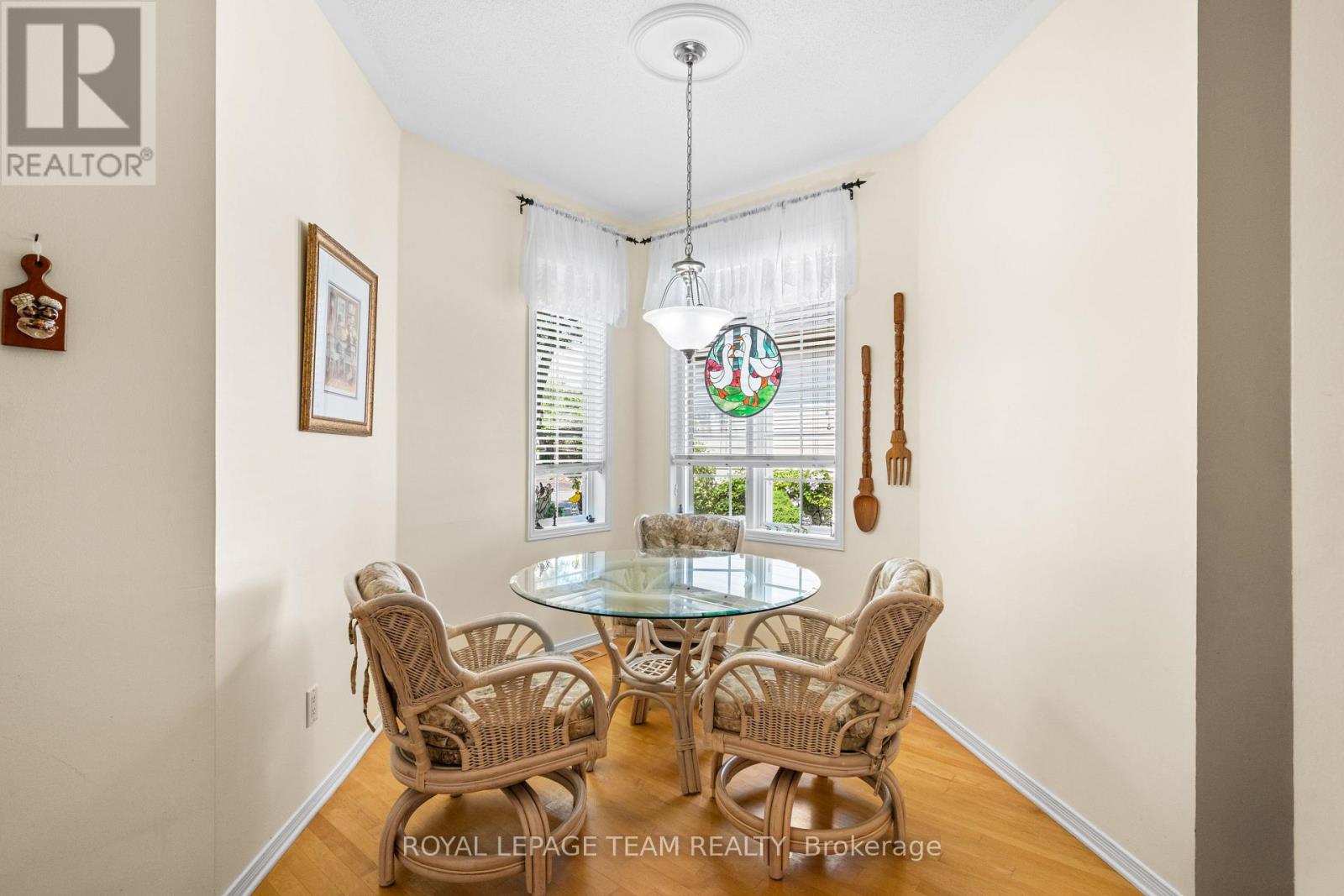 25 Trump Avenue, Ottawa, Ontario  K2C 4A7 - Photo 7 - X12224132