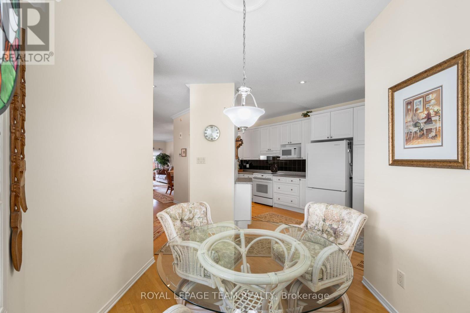25 Trump Avenue, Ottawa, Ontario  K2C 4A7 - Photo 8 - X12224132