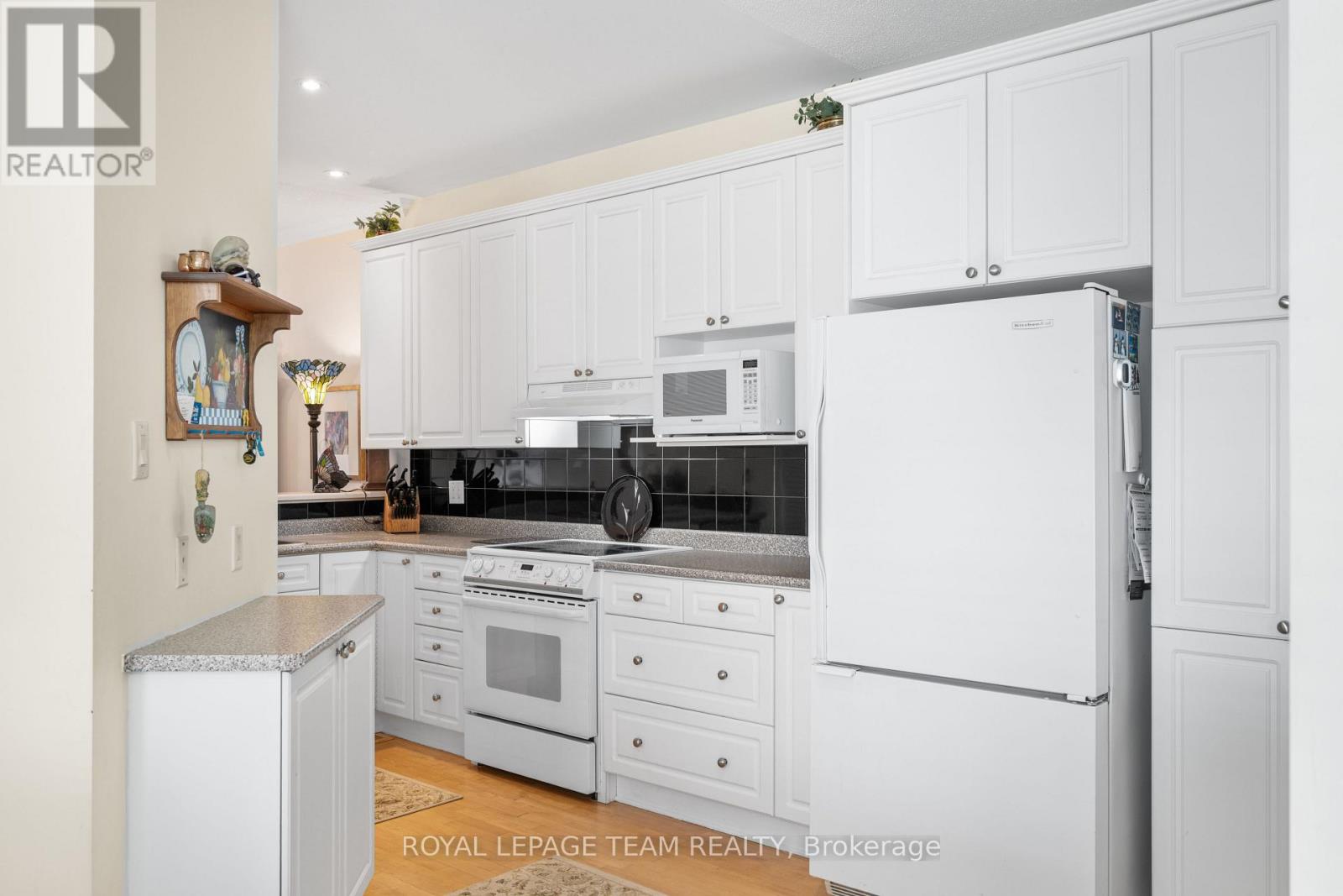 25 Trump Avenue, Ottawa, Ontario  K2C 4A7 - Photo 9 - X12224132