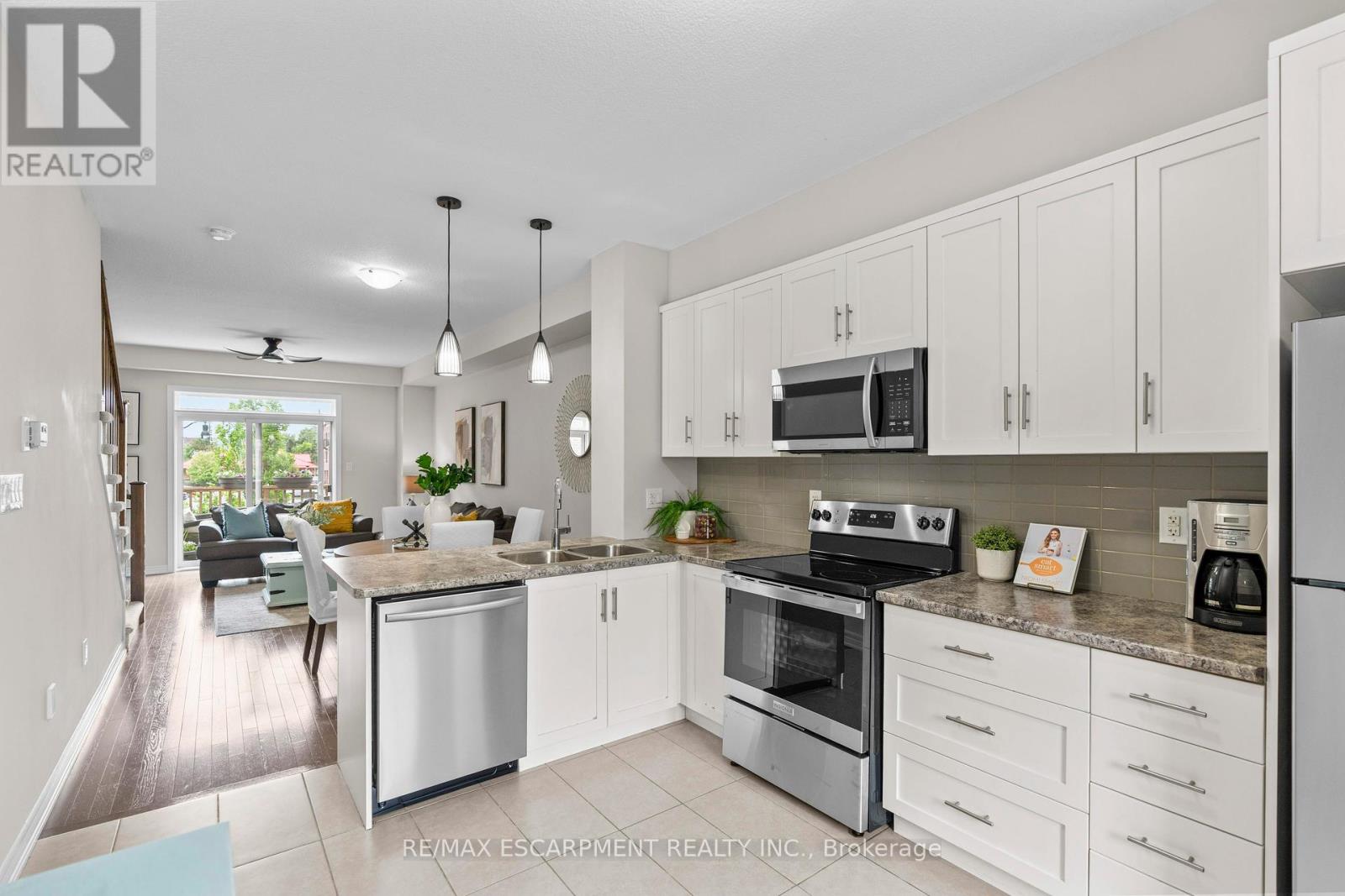 Property at 53 - 215 DUNDAS STREET E image 1