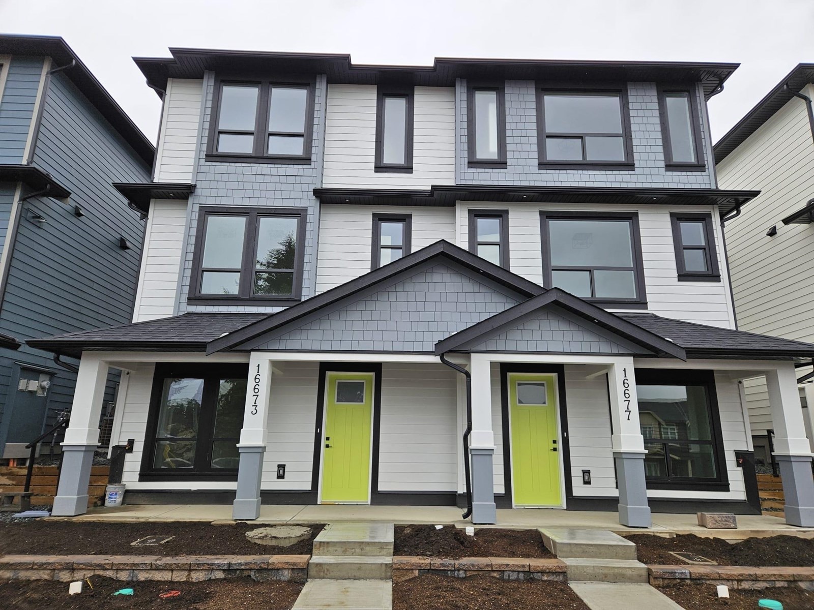 Property at 16673 16 AVENUE image 2