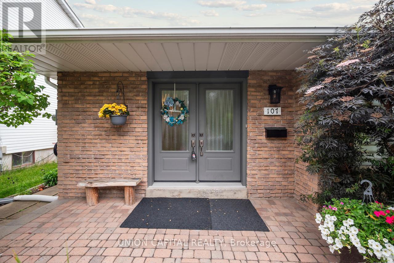 Property at 107 WHITE HEATHER BOULEVARD image 4