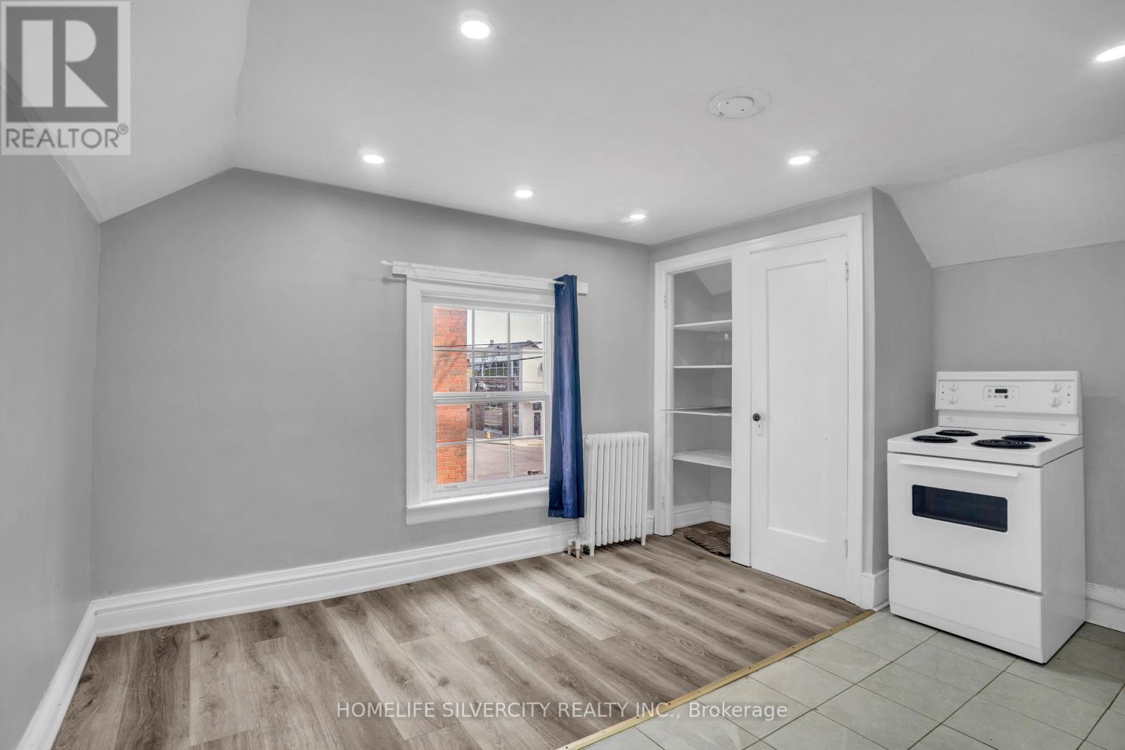 Property at 5 PINE STREET S image 3