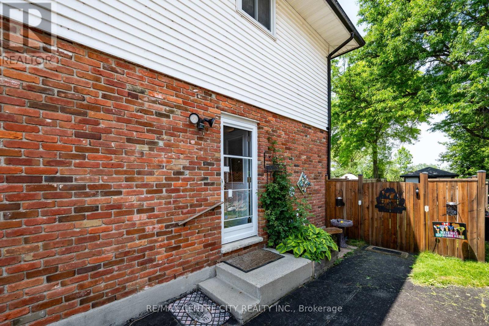 Property at 150 CULVER CRESCENT image 4