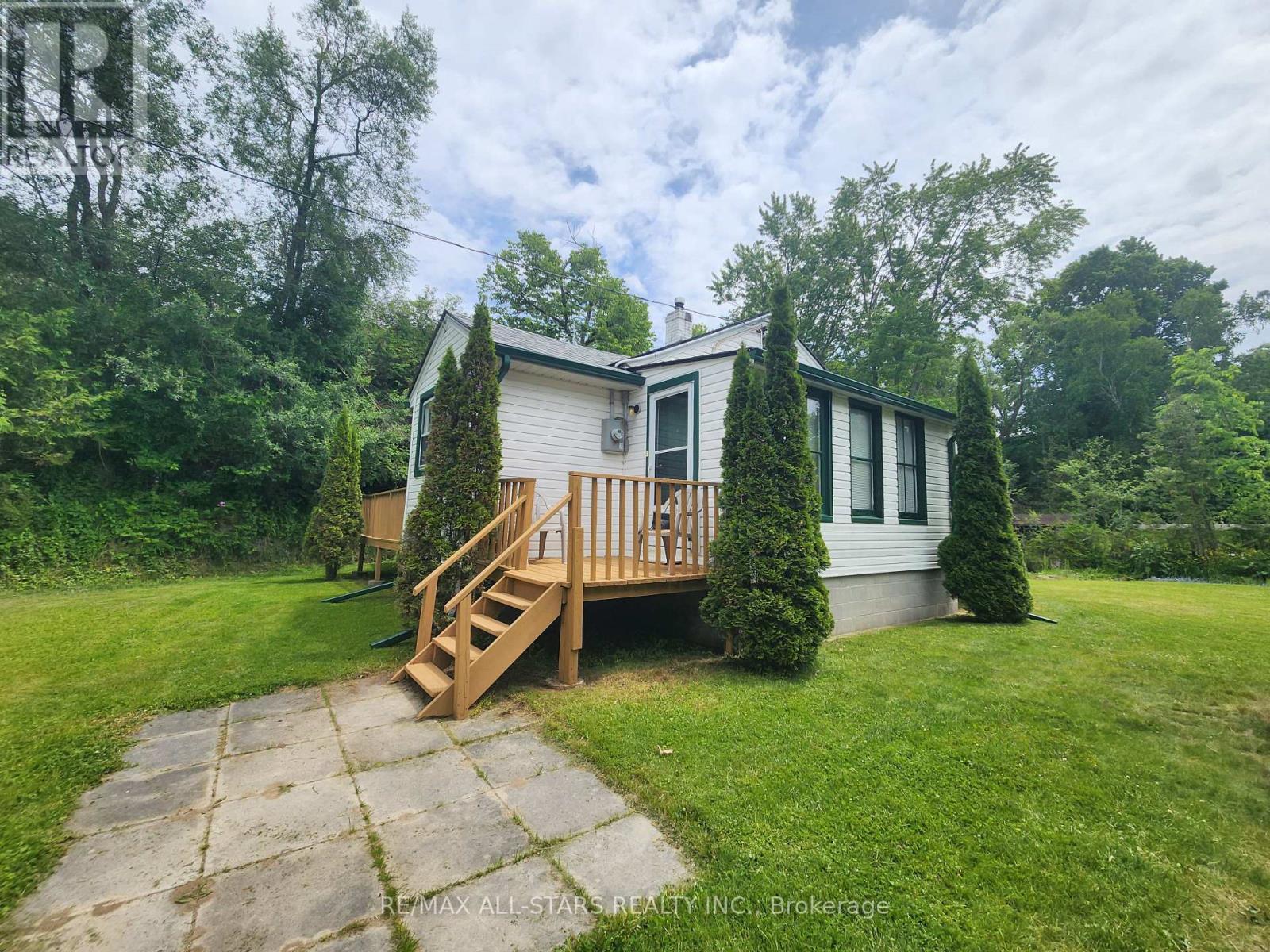 Property at 101 CLOVELLY COVE image 2